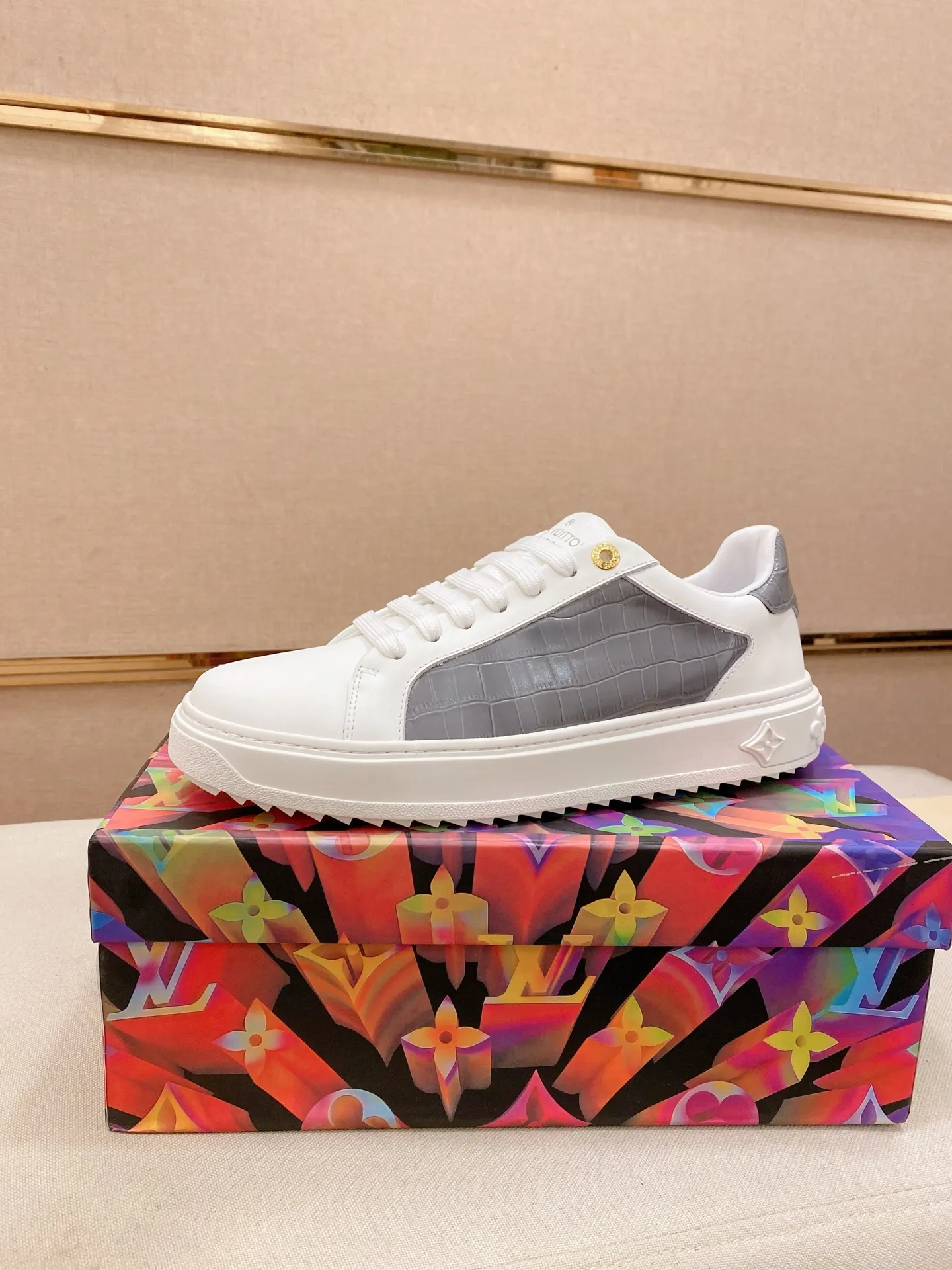 Men's shoes💰: 540💰(Niuli: full package) louis vuitton (Louis Vuitton/lv) top 🔍🔍 new models are on sale at the same time at the counter. The upper 🇮🇹 is imported from Italy, first-layer cowhide, and the lining is fully imported cowhide. 💪💪, completely 1⃣️ to 1 ⃣️Re-engraved🇮🇹💪💪, ⚠Sole: The original sole is specially provided by the original factory, the exclusive movable molded sole is super comfortable, ⚠The original factory follows the order, 🔍🔍high quality, you can enter and exit the counter at will, welcome to compare⚠. Code number:38-44